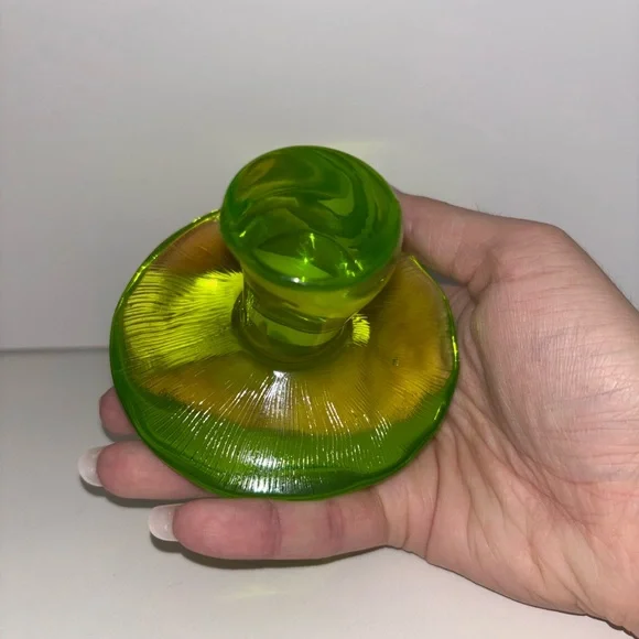 Vintage Mid Century Viking Lime Uranium Glass Mushroom - Picture 5 of 12